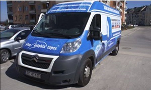 Képek a BlueDolphin vállalat életéből. Egy autó a BlueDolphin flottájából.